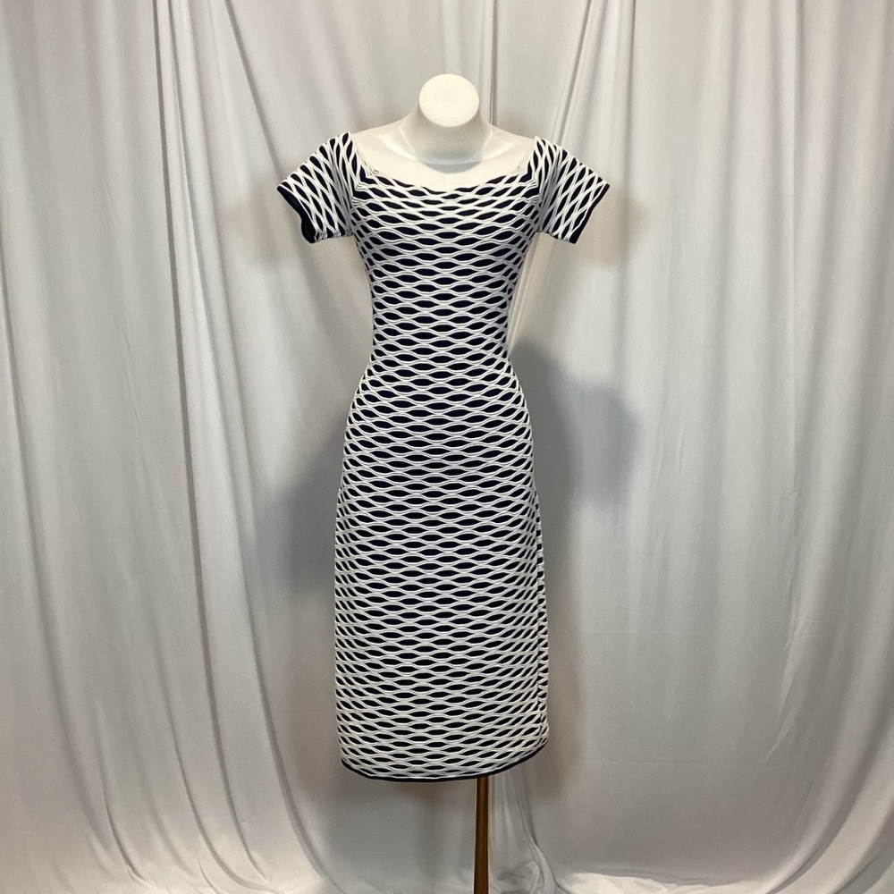 579. Michael Kors Body Con Dress NWT Size L